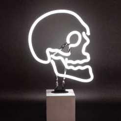 Leuchtobjekte-KARE Design Neon Leuchtdekoration Auf Betonsockel "Skull"